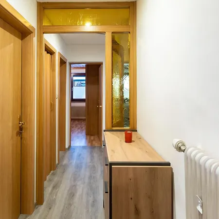 Cosy In A Charming Area , Cleaning Included Apartment *