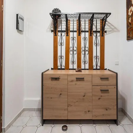 Cosy In A Charming Area , Cleaning Included *